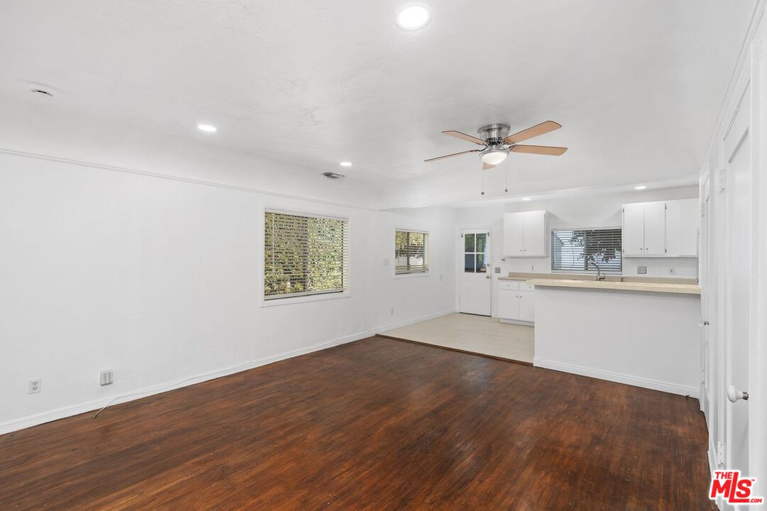 934 N La Jolla Ave