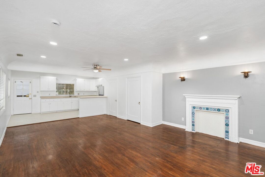 934 N La Jolla Ave