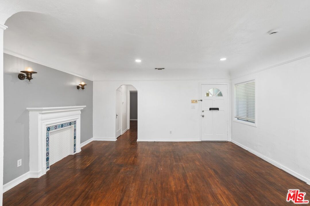934 N La Jolla Ave