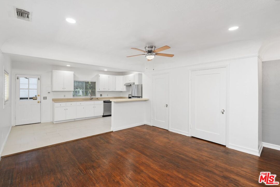 934 N La Jolla Ave