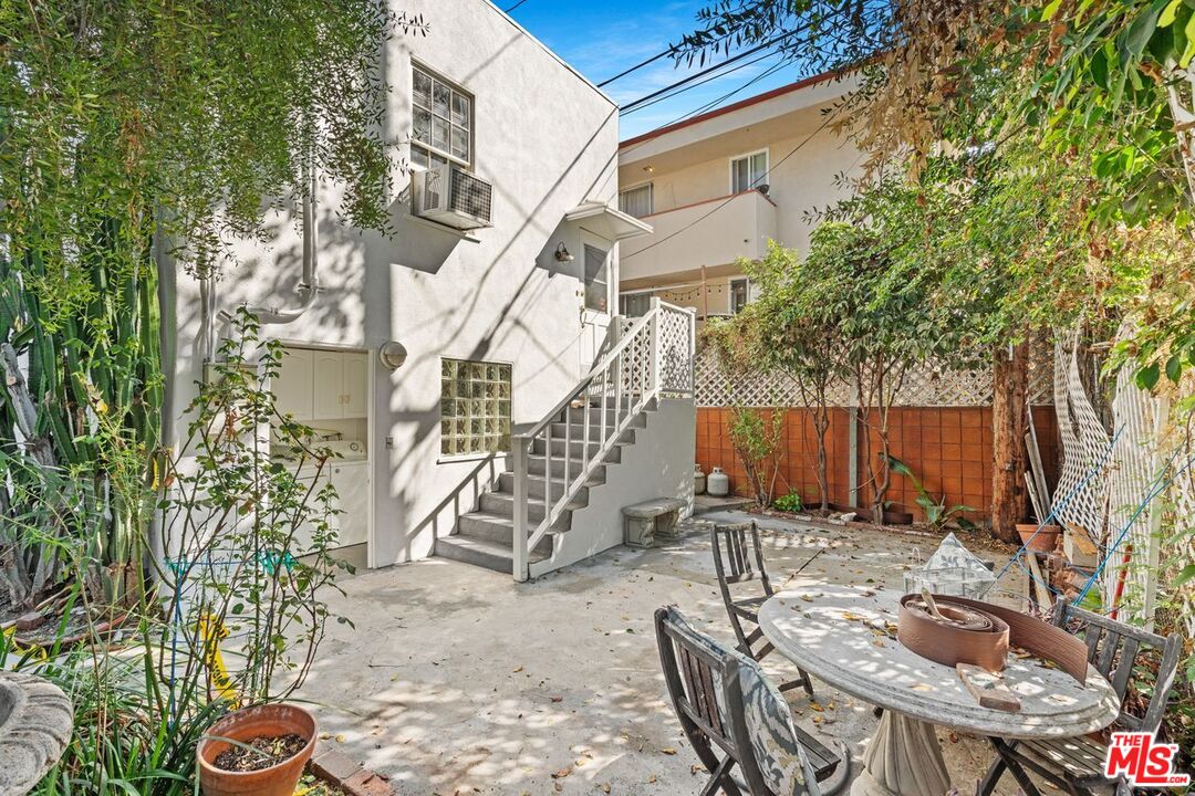 934 N La Jolla Ave
