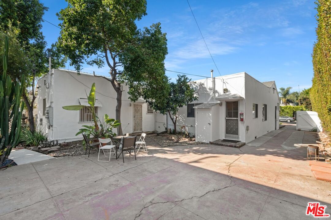 934 N La Jolla Ave