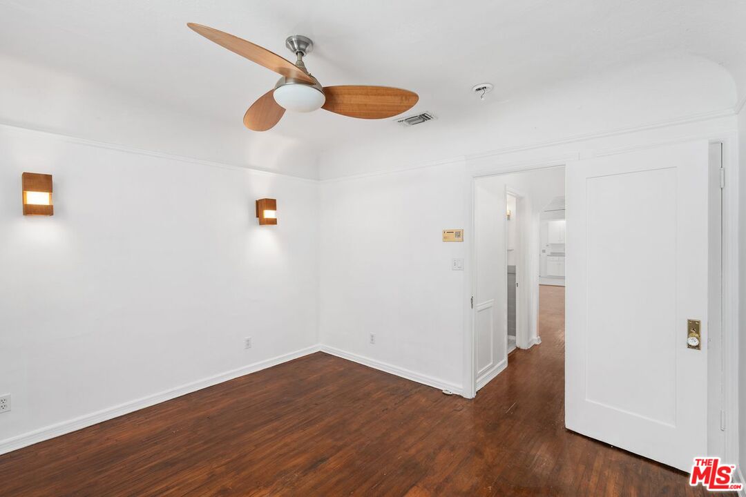 934 N La Jolla Ave