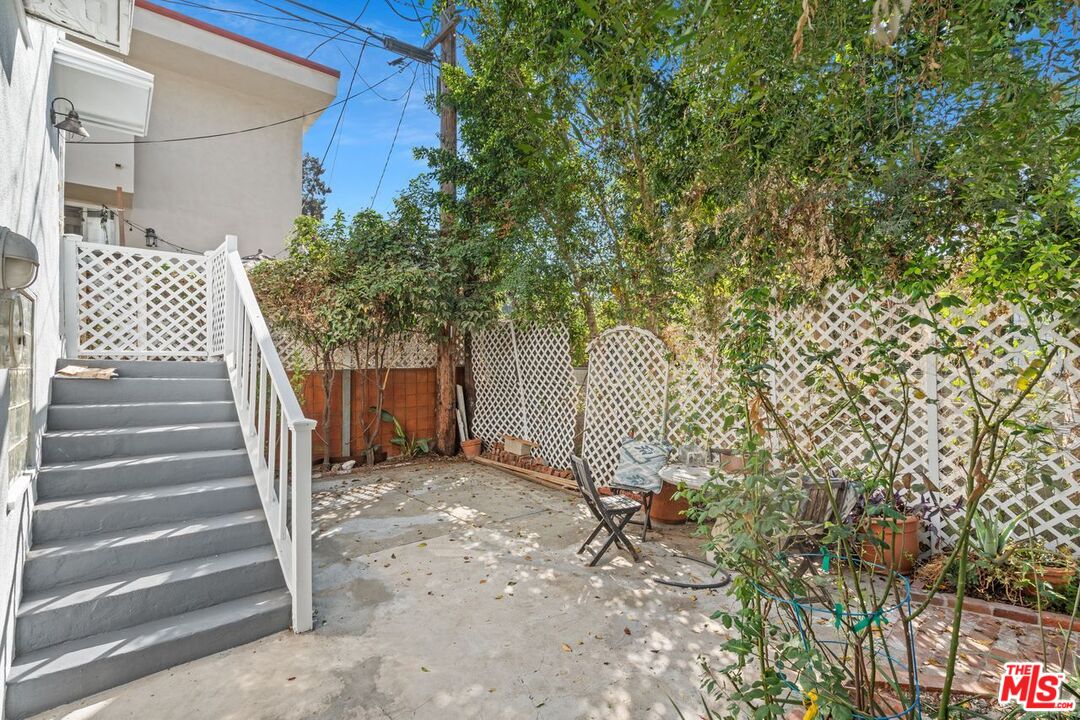 934 N La Jolla Ave