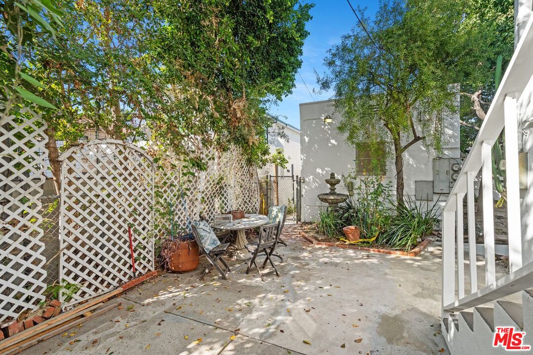 934 N La Jolla Ave