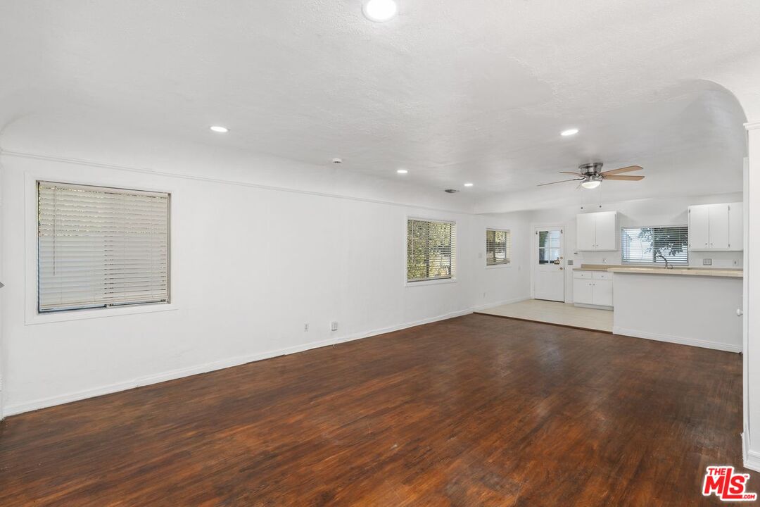 934 N La Jolla Ave