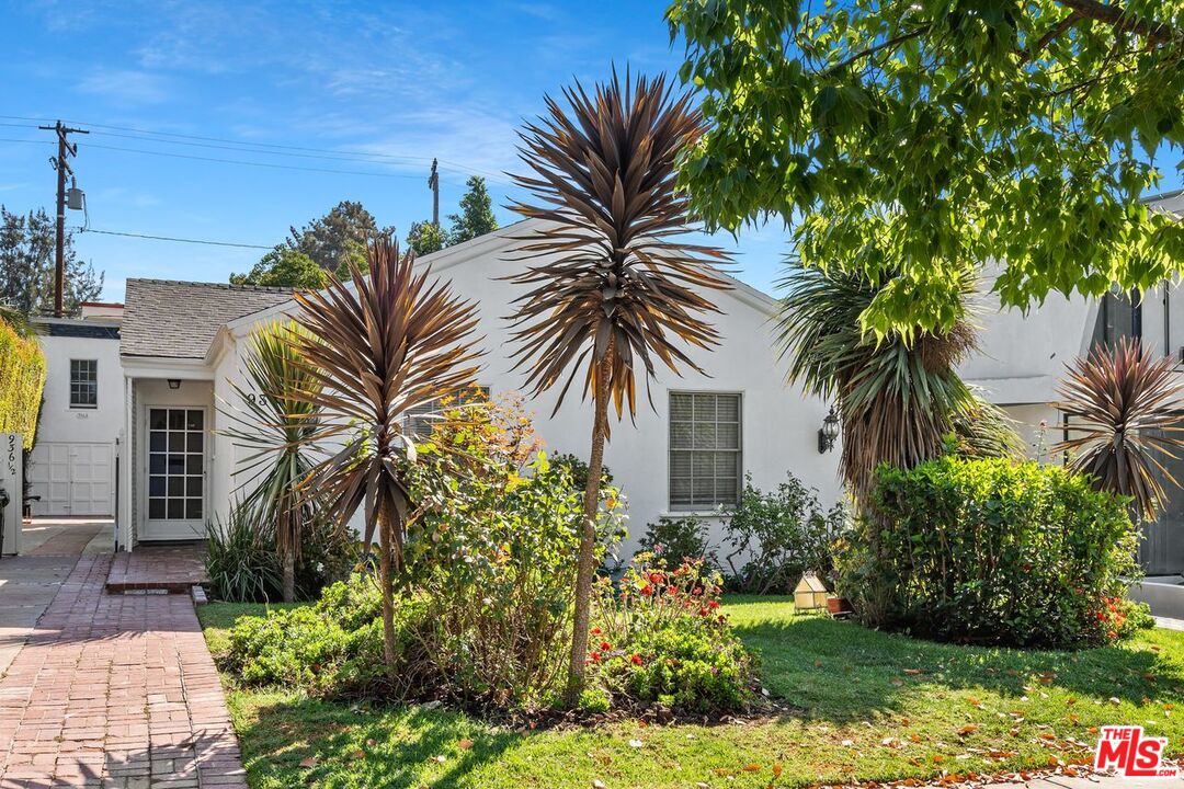 934 N La Jolla Ave