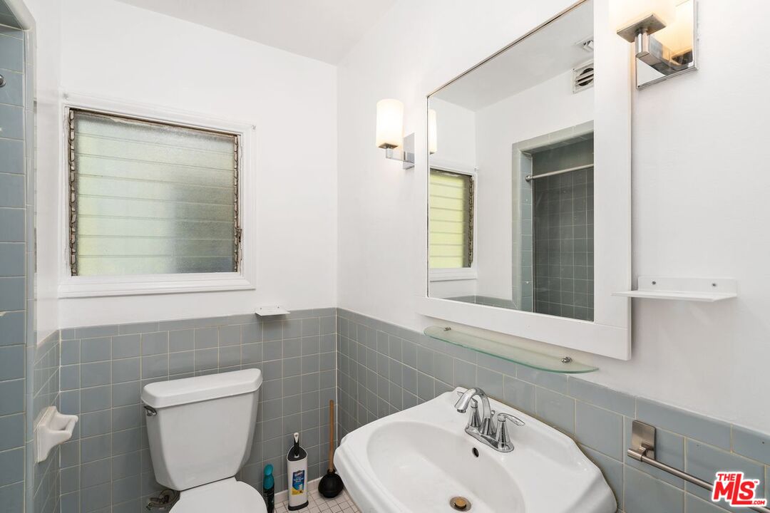 934 N La Jolla Ave