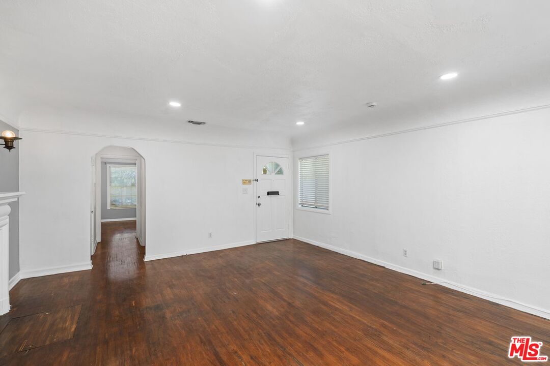 934 N La Jolla Ave