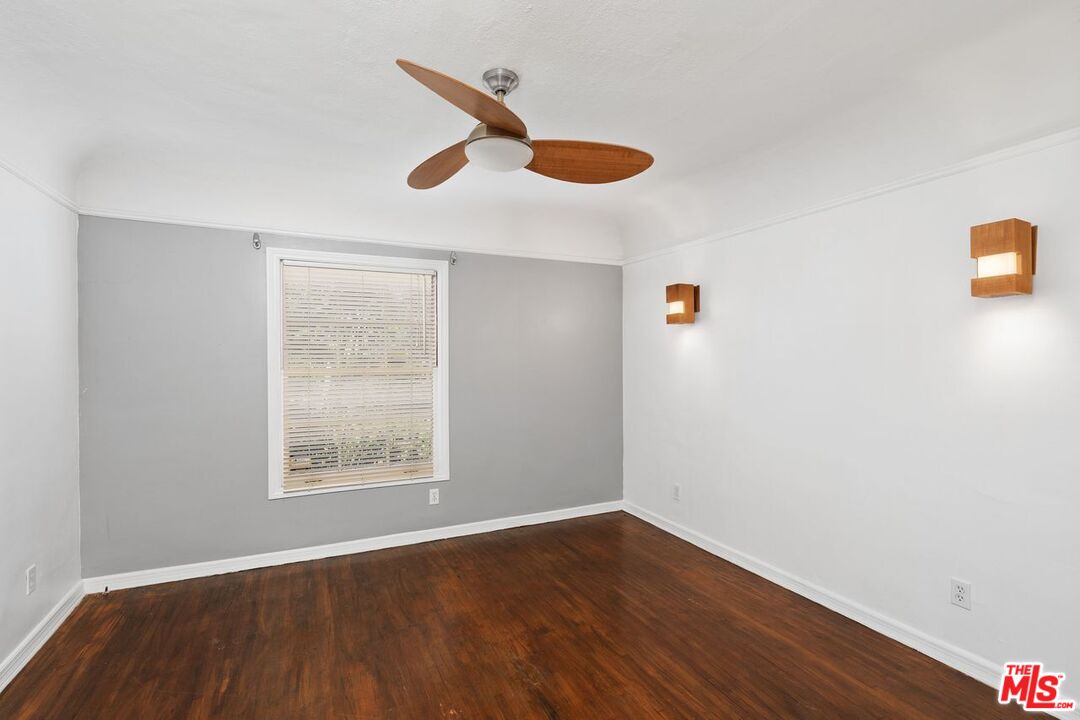 934 N La Jolla Ave