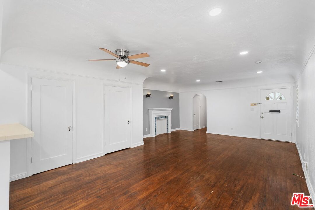 934 N La Jolla Ave