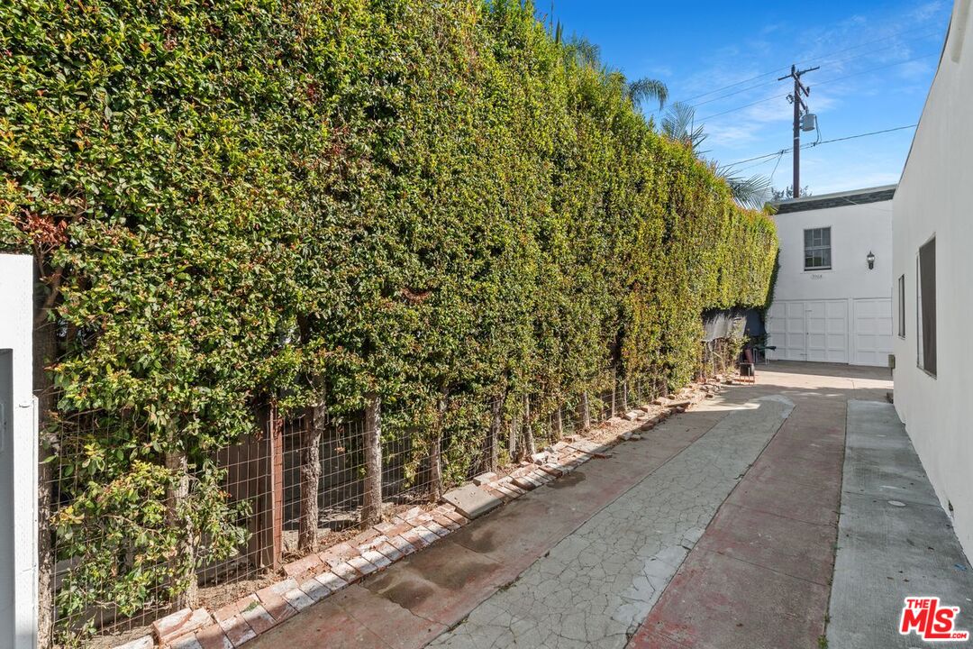 934 N La Jolla Ave