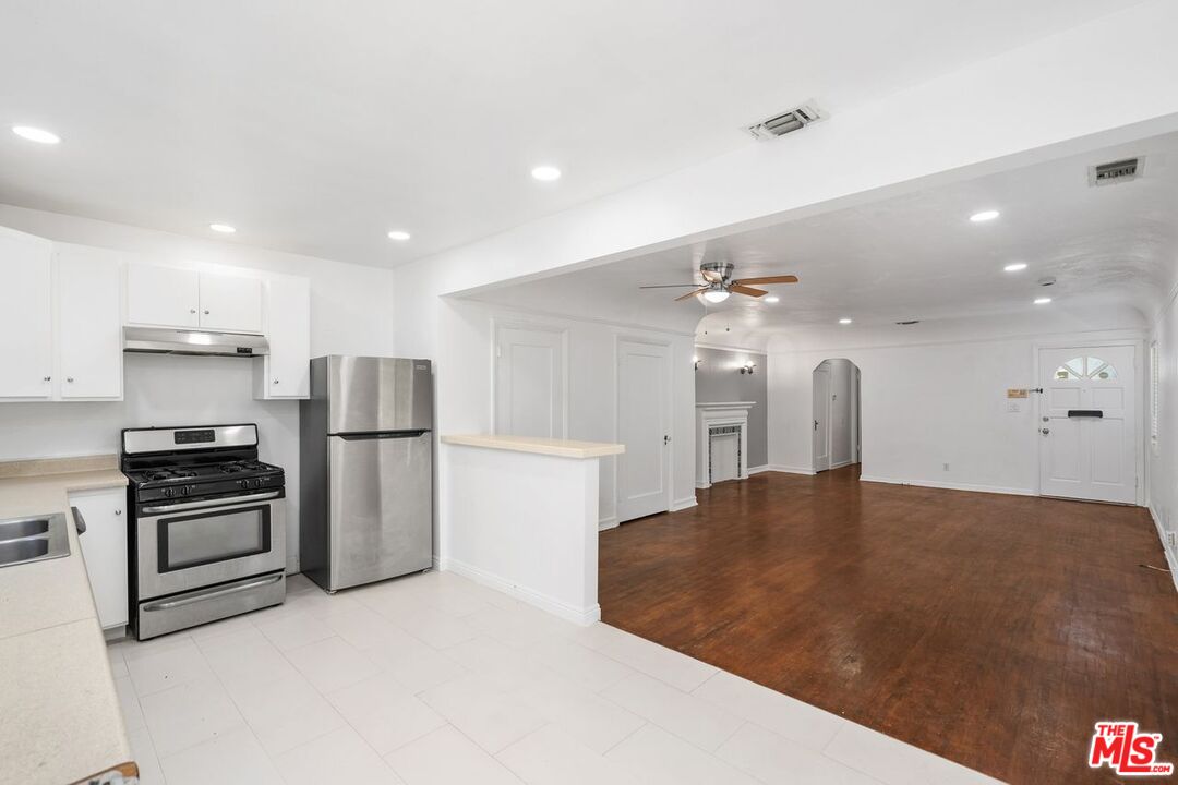 934 N La Jolla Ave