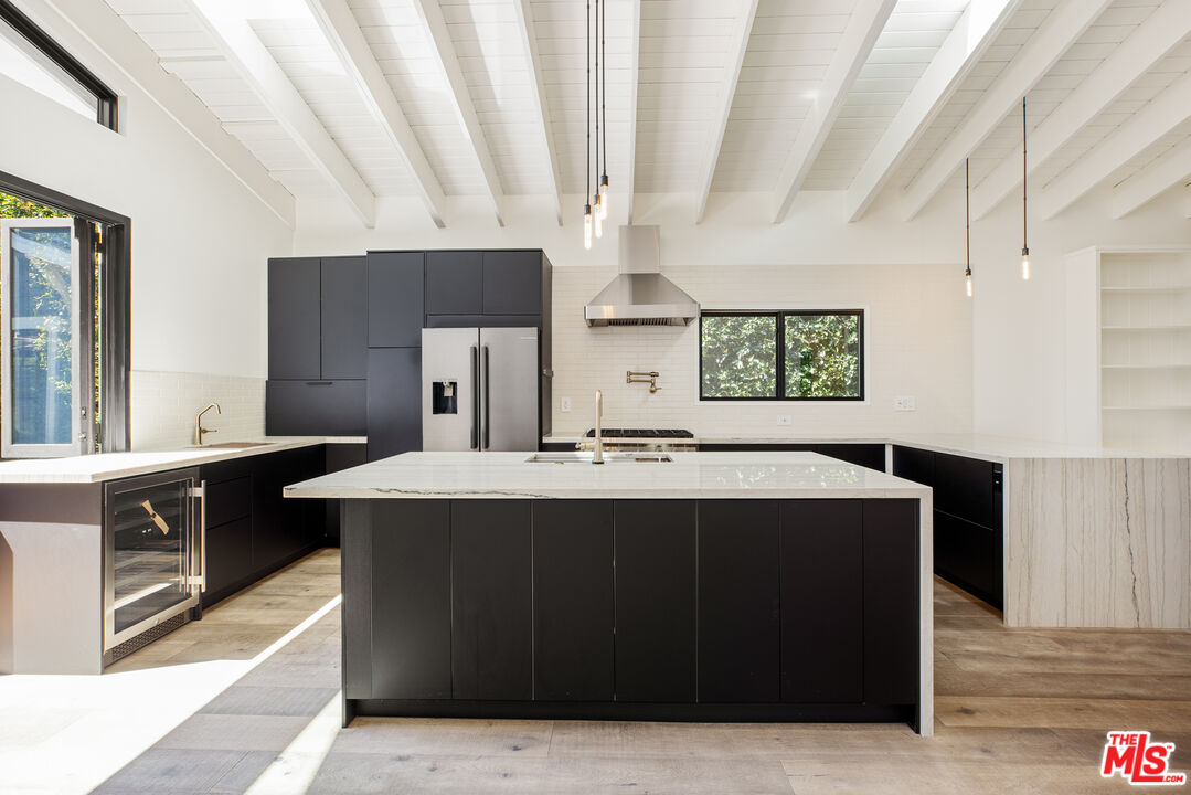 1203 N Poinsettia Pl