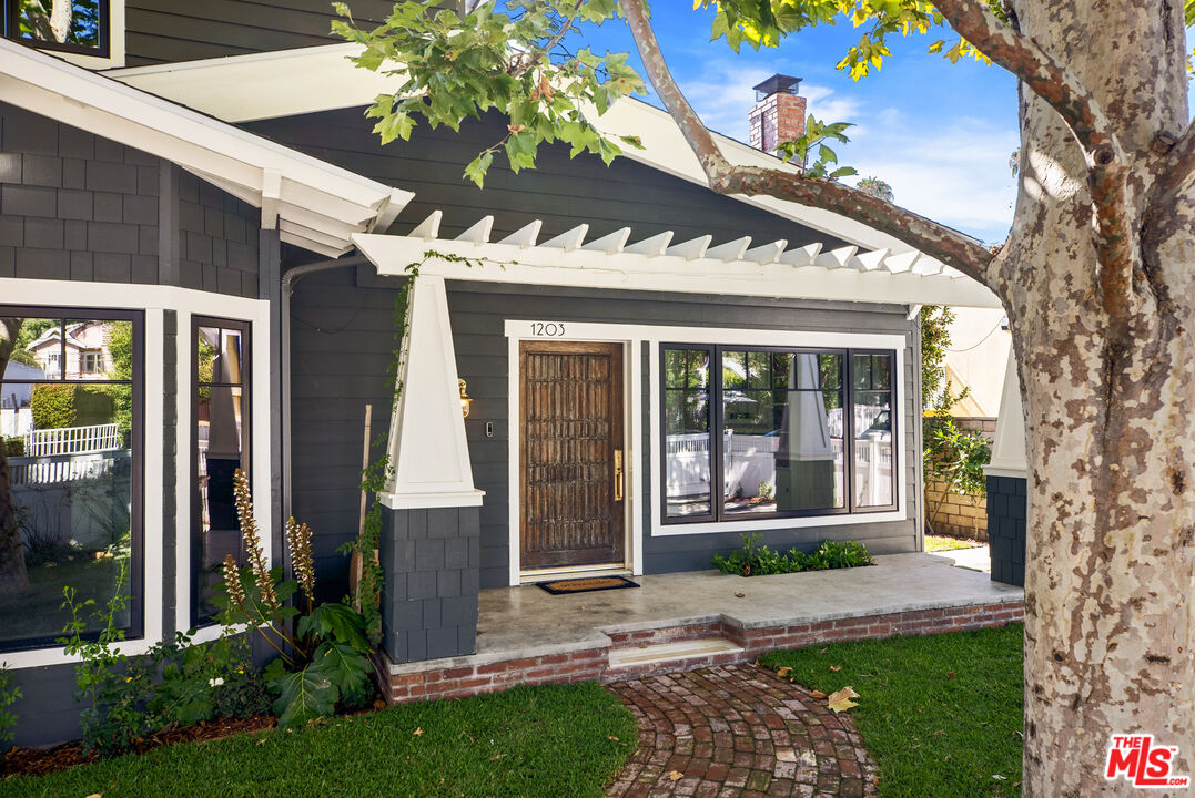 1203 N Poinsettia Pl