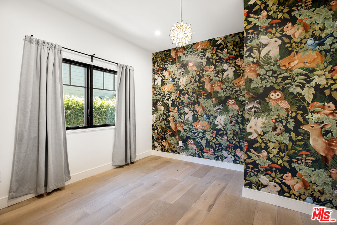 1203 N Poinsettia Pl