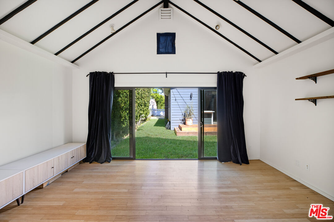 1203 N Poinsettia Pl