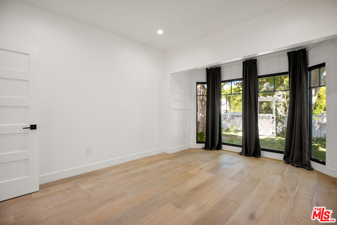 1203 N Poinsettia Pl