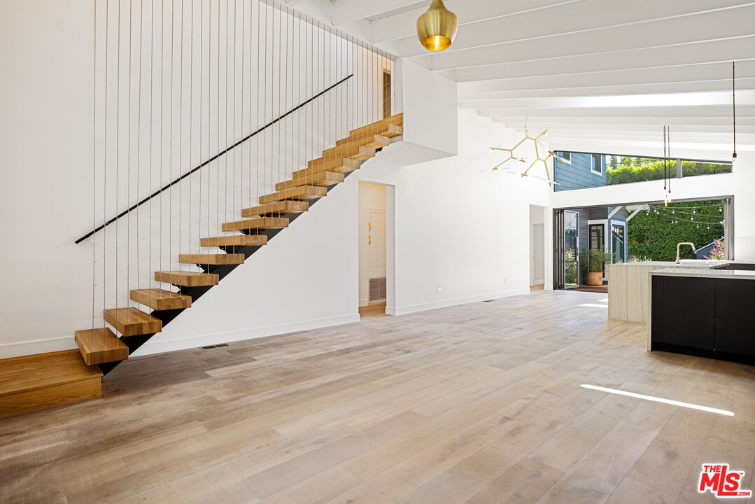 1203 N Poinsettia Pl