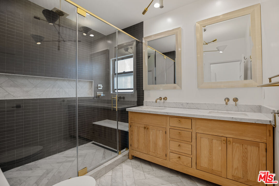 1203 N Poinsettia Pl