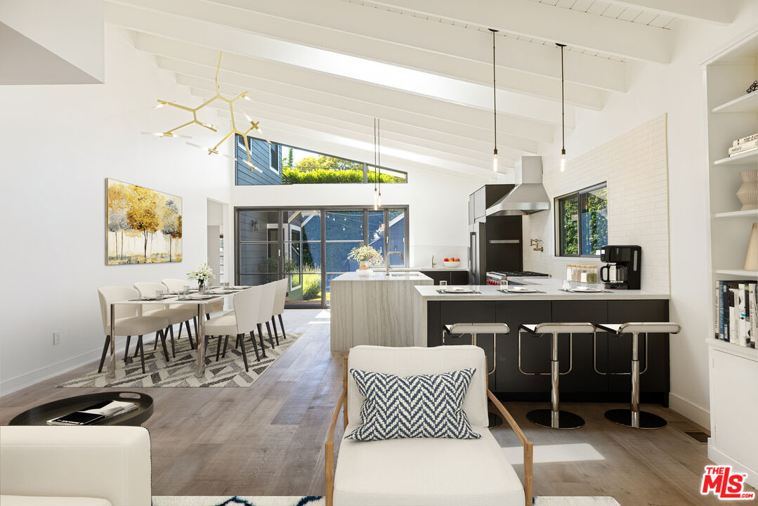 1203 N Poinsettia Pl