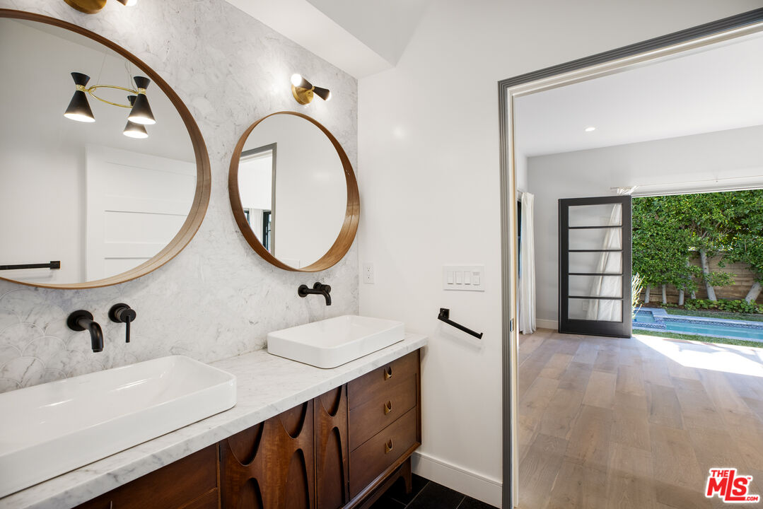 1203 N Poinsettia Pl