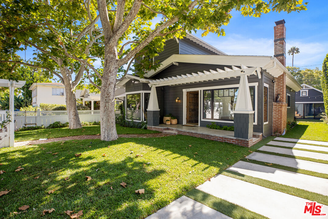 1203 N Poinsettia Pl
