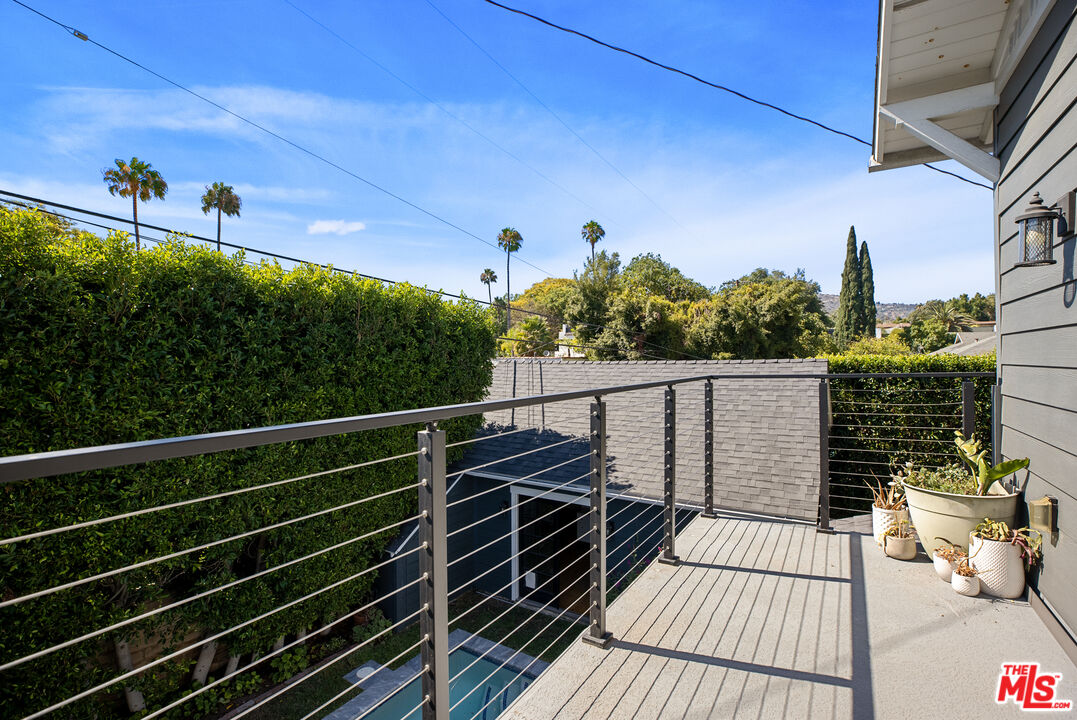 1203 N Poinsettia Pl