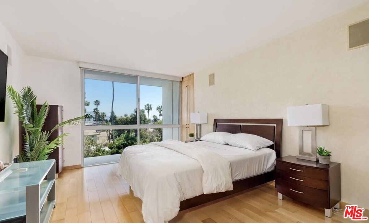 201 Ocean Ave Unit: 609P