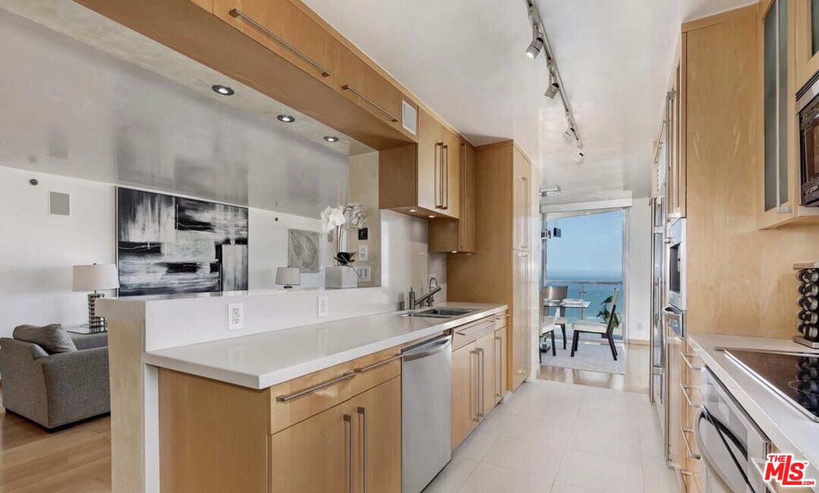 201 Ocean Ave Unit: 609P