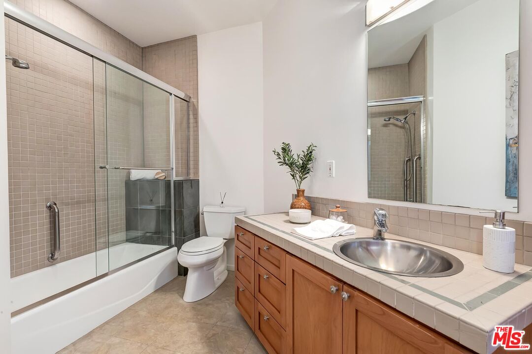 4463 Bergamo Dr