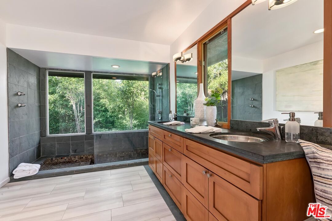 4463 Bergamo Dr
