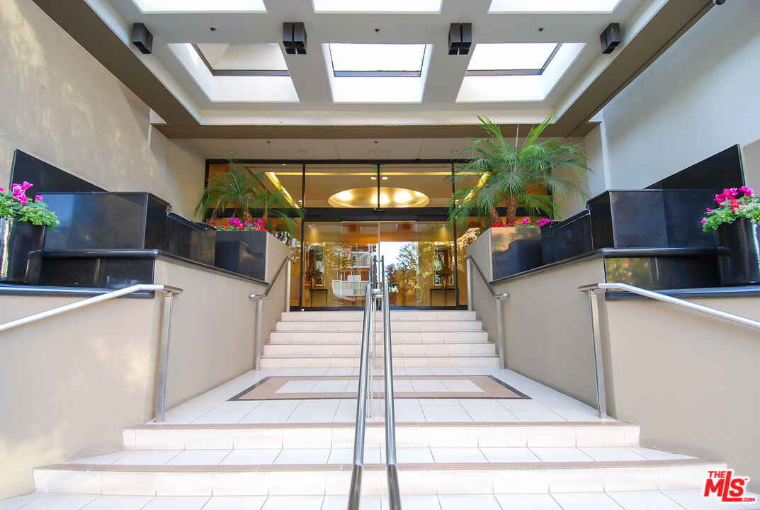 10445 Wilshire Blvd Unit: 402