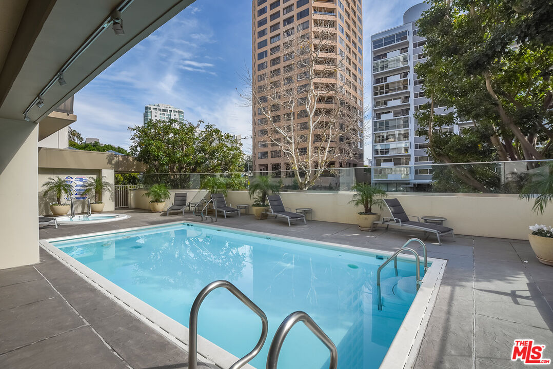 10445 Wilshire Blvd Unit: 402