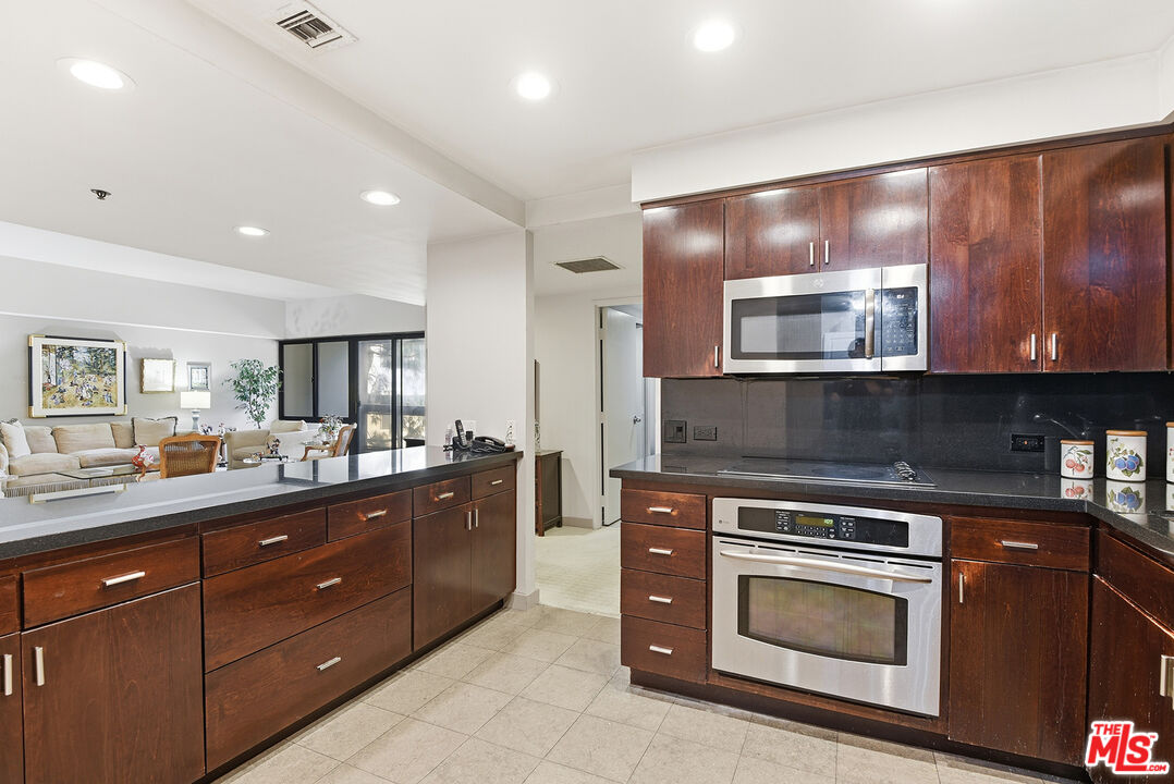 10445 Wilshire Blvd Unit: 402