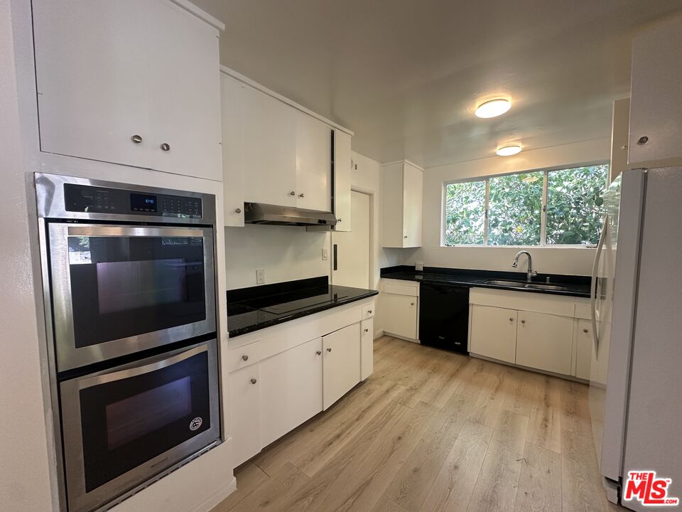 1555 San Ysidro Dr