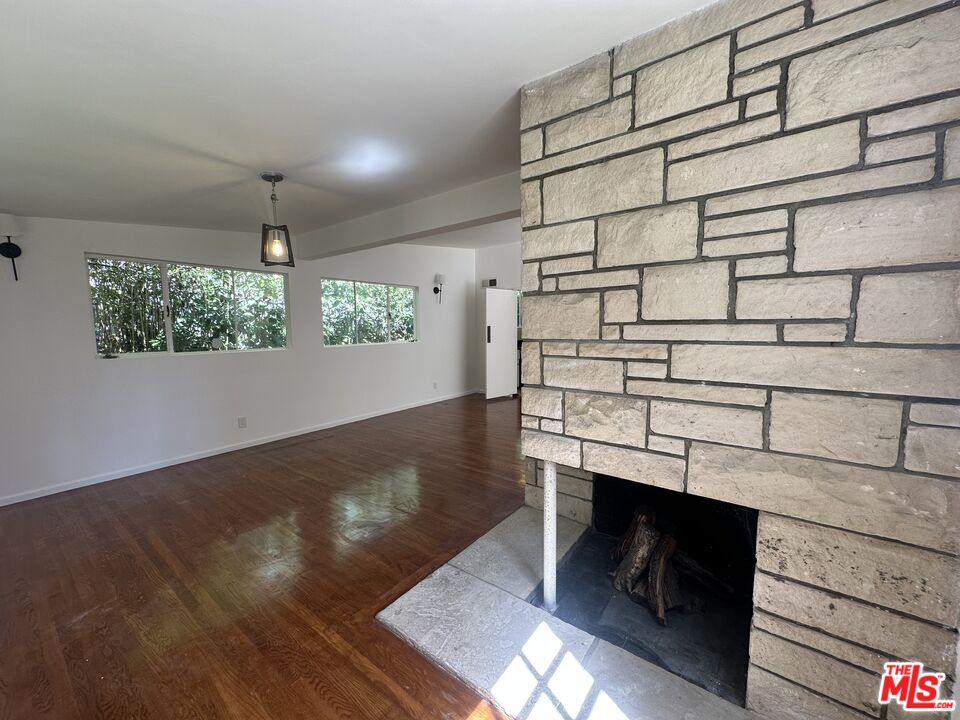 1555 San Ysidro Dr