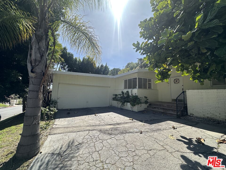1555 San Ysidro Dr