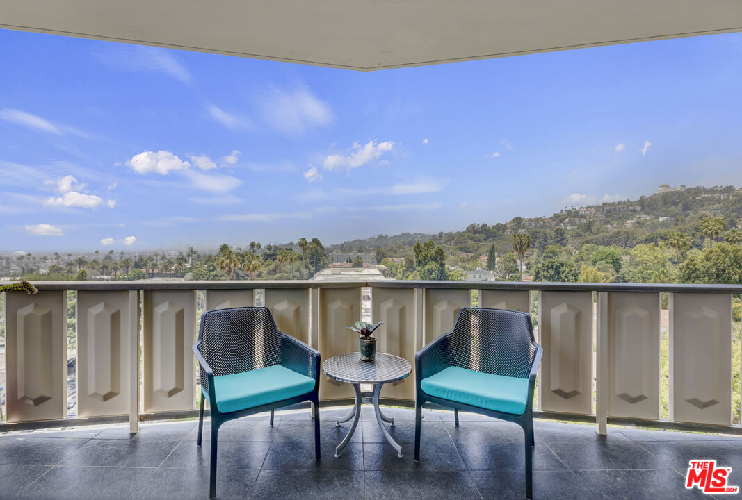 4455 Los Feliz Blvd Unit: 907