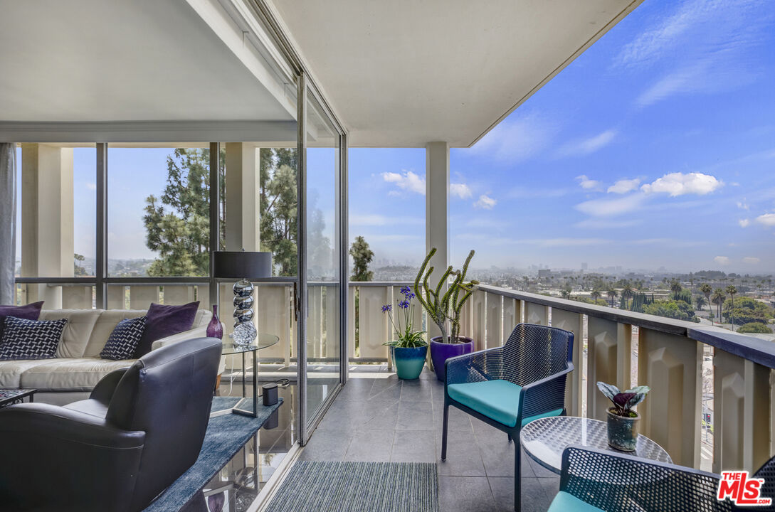 4455 Los Feliz Blvd Unit: 907