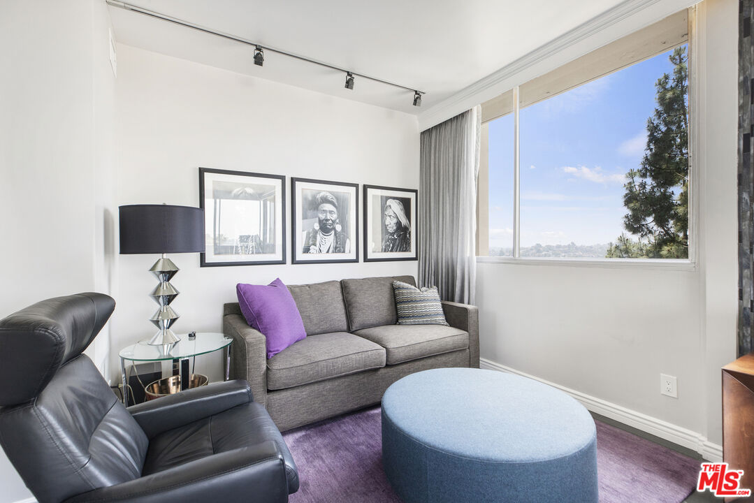 4455 Los Feliz Blvd Unit: 907