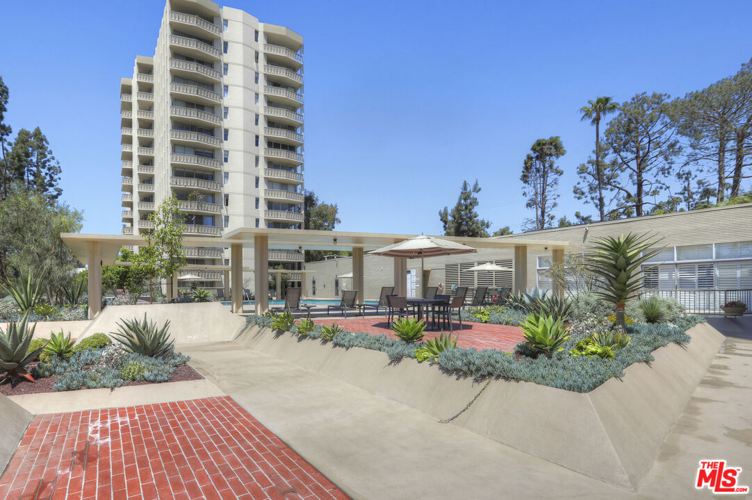 4455 Los Feliz Blvd Unit: 907