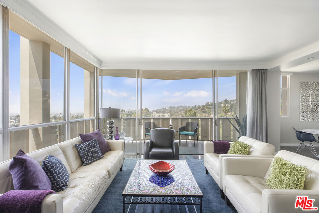 4455 Los Feliz Blvd Unit: 907