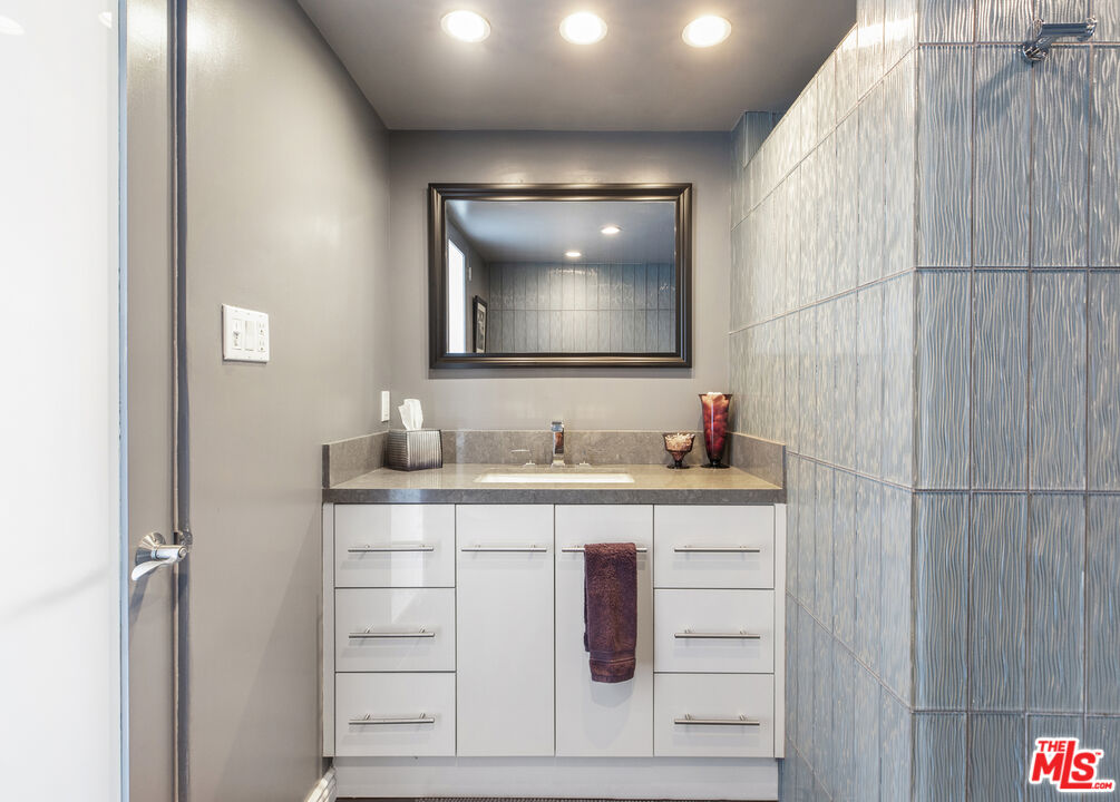 4455 Los Feliz Blvd Unit: 907