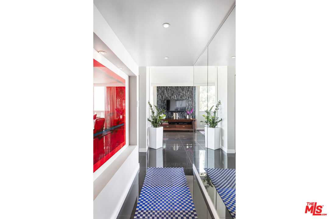 4455 Los Feliz Blvd Unit: 907