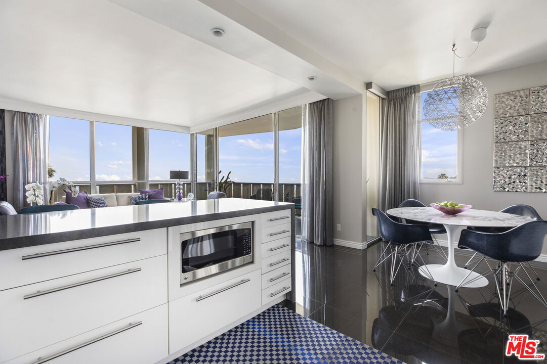 4455 Los Feliz Blvd Unit: 907