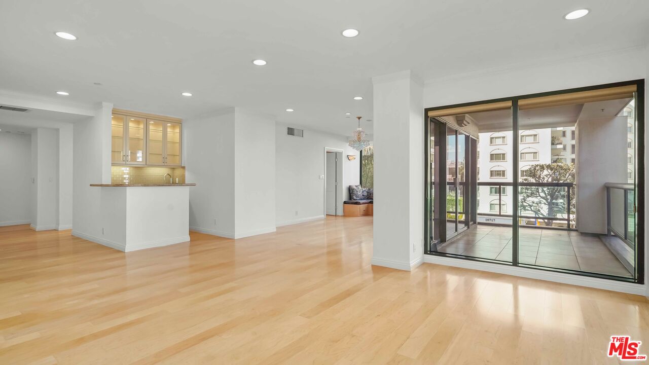 10724 Wilshire Blvd Unit: 305