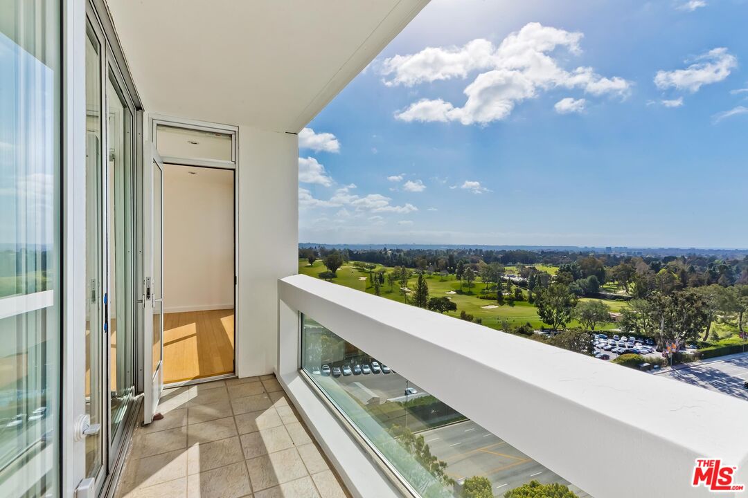 2222 Avenue Of The Stars Unit: 1102