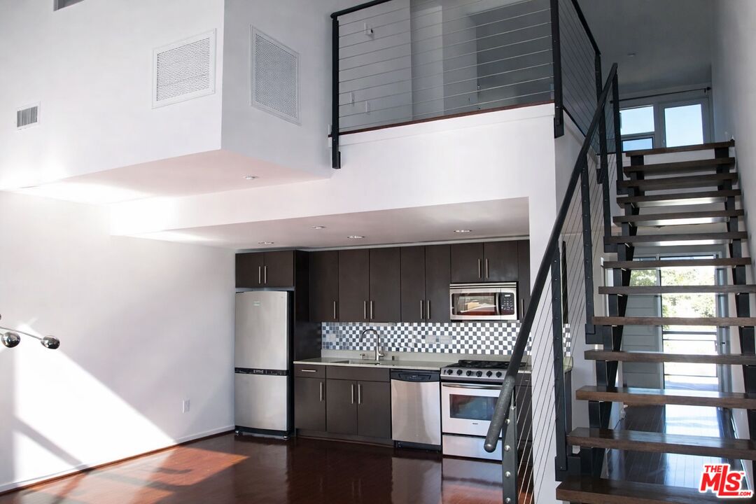 4111 W Sunset Blvd Unit: 543