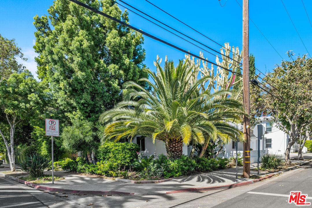 739 Westbourne Dr